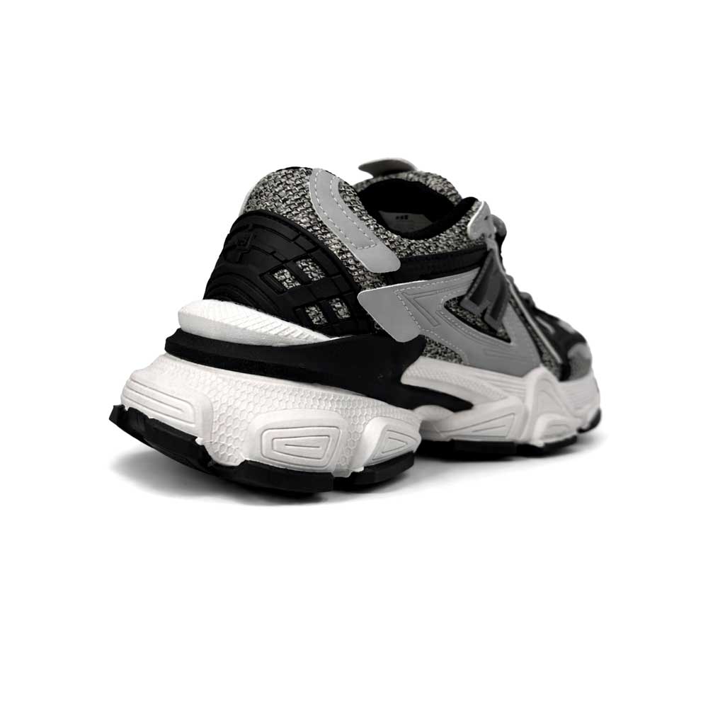 Women's Fashionable Chunky Sole Sneakers - Black1